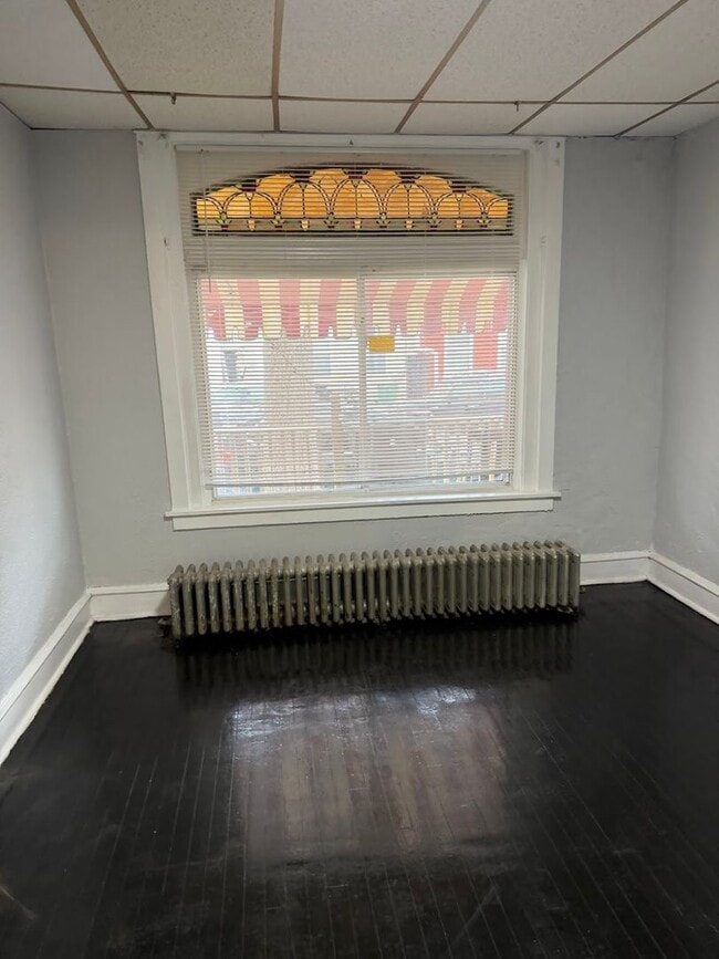 Building Photo - 5 Bedroom House