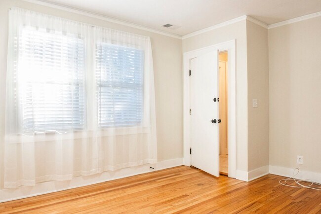 Building Photo - 118 W 36th St