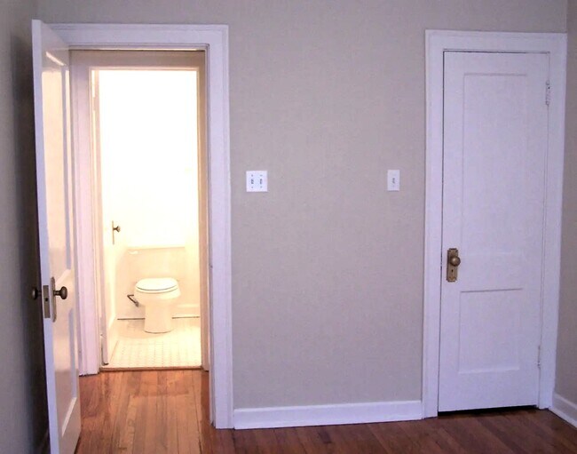 Bedroom - 1911 W Winnemac Ave