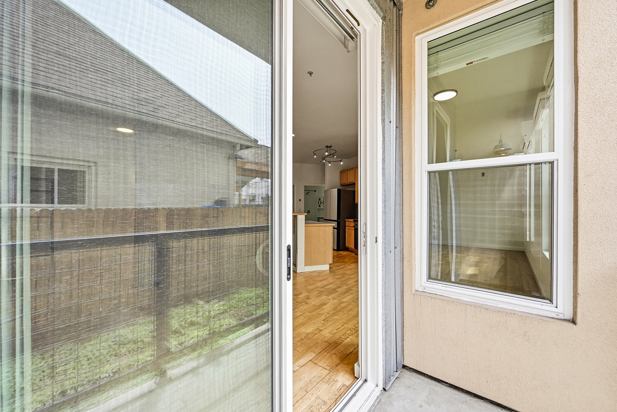Building Photo - 2422 Tremont Pl