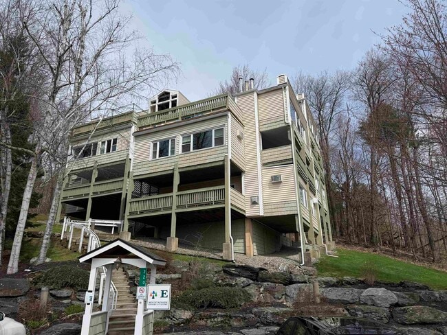 Building Photo - 220 Mountainside Dr