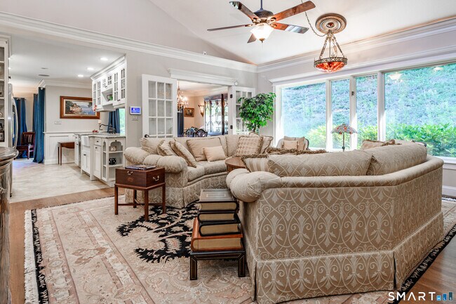 Building Photo - 2 Bramble Bush