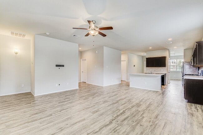 Building Photo - 20923 Corisande St