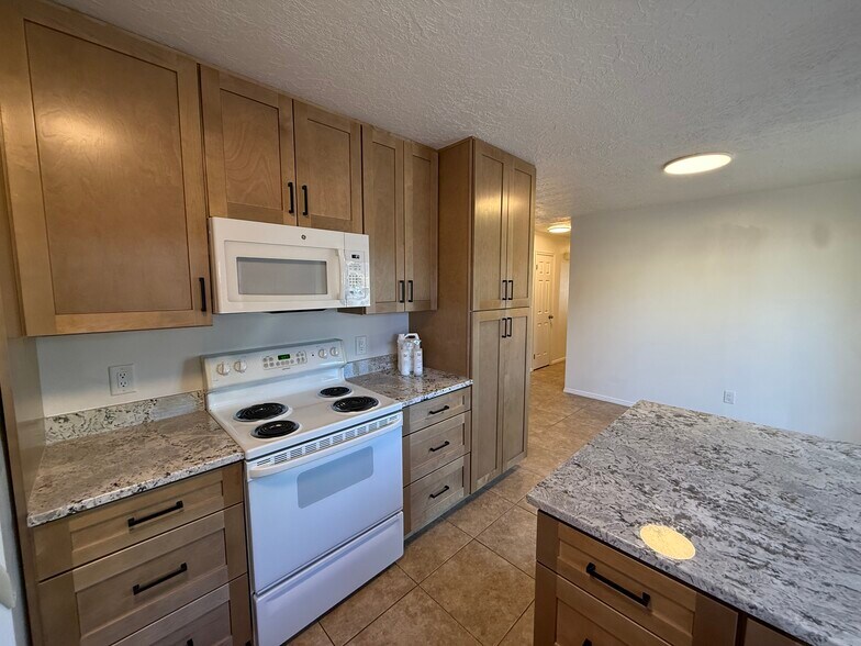 Building Photo - 556 S 1100 E