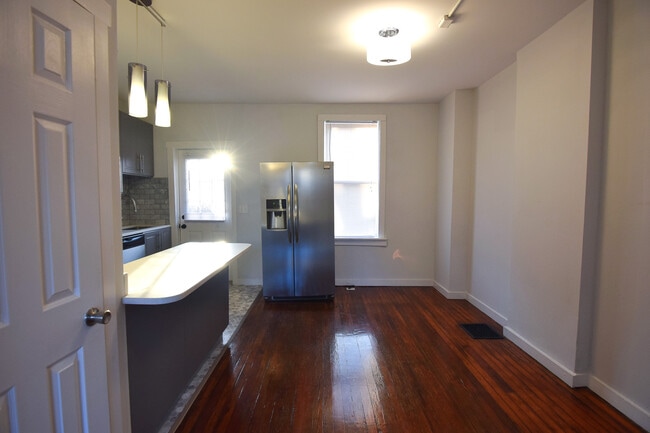 Building Photo - 1487-1499 Hamlet St