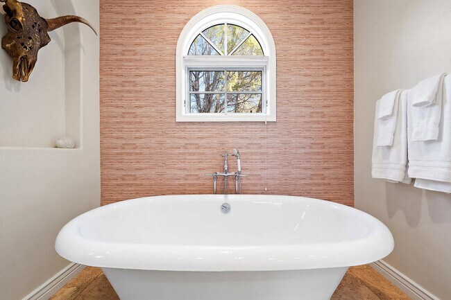 Building Photo - 36 W Dove Wing Dr