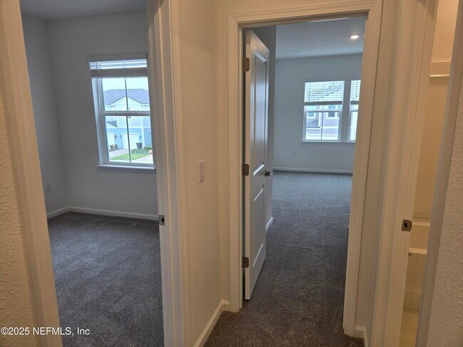 Building Photo - 207 Brandon Lks Dr