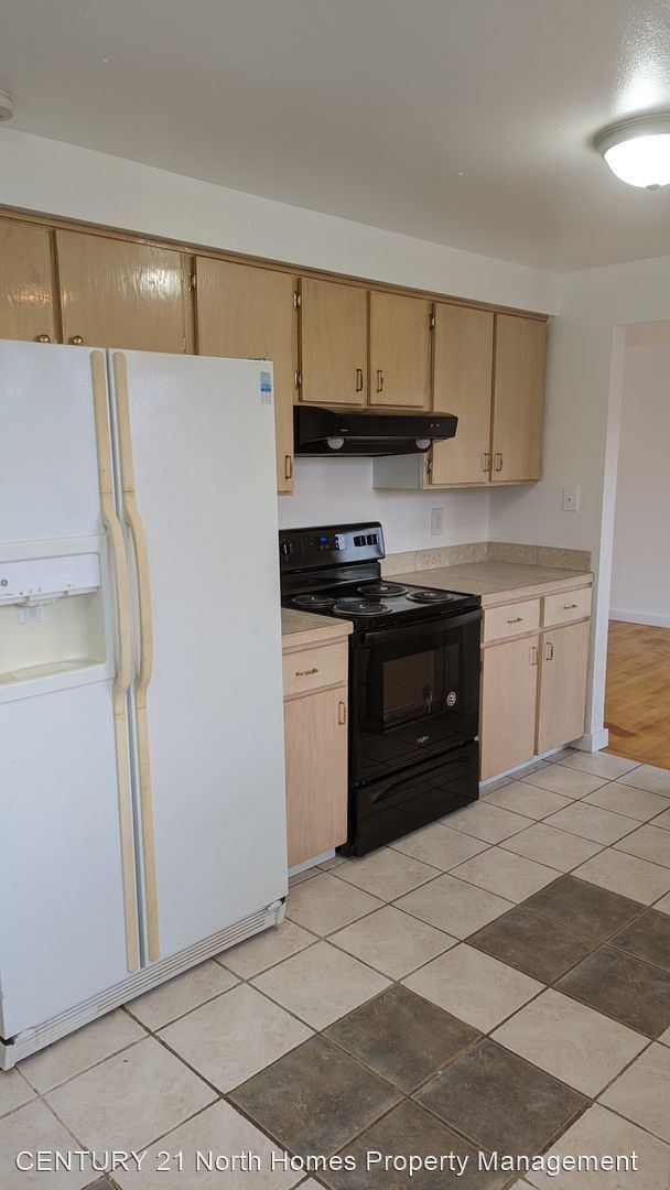 Building Photo - 3 br, 2.5 bath House - 1511 Newport Ct SE