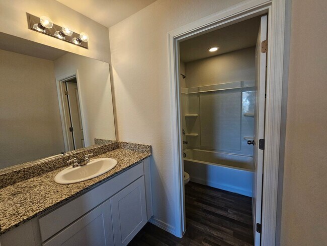 Building Photo - SHORT TERM /FREE RENT CALL FOR DETAILS