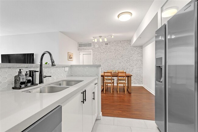 Building Photo - 335 S Biscayne Blvd