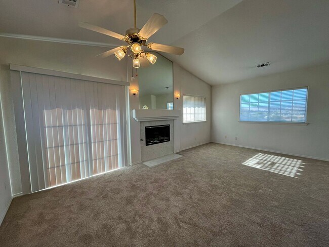 Building Photo - 3 Bedroom 2-1/2 Bathroom North Grover Beach Home with a View