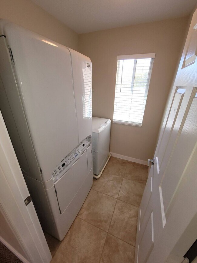 Building Photo - Immaculate 3 Bedroom Home in a Gated Commu...
