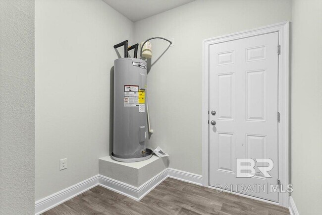 Building Photo - 13765 Shea Cir