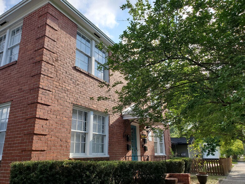 Building Photo - 46 W 11th St