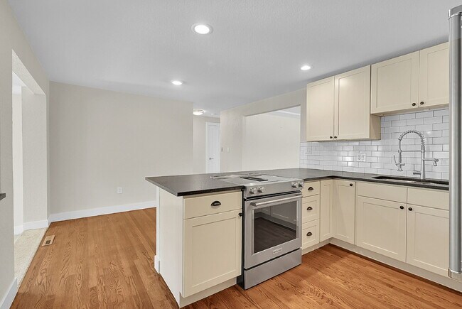 Building Photo - $3,195.00, 4 bed, 3 bath located in Arvada.
