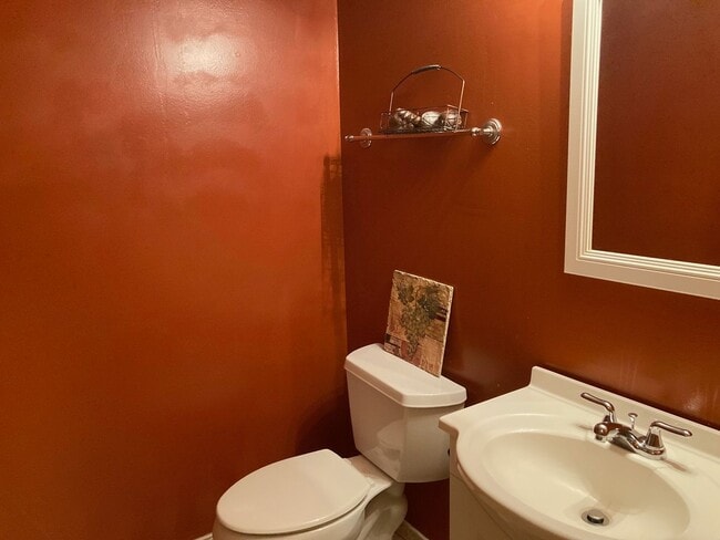 Building Photo - Condo for Rent Richmond Heights