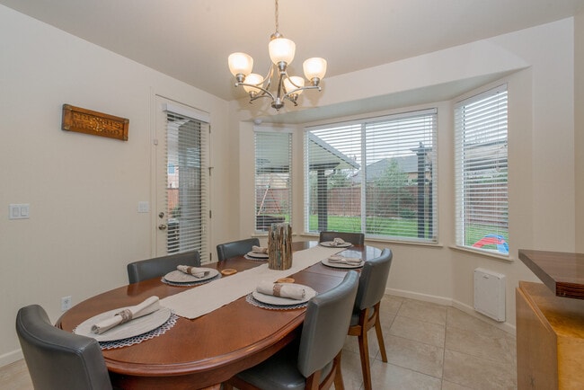 Building Photo - Pristine Harlan Ranch Home