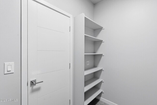 Building Photo - 2727 E Thomas Rd