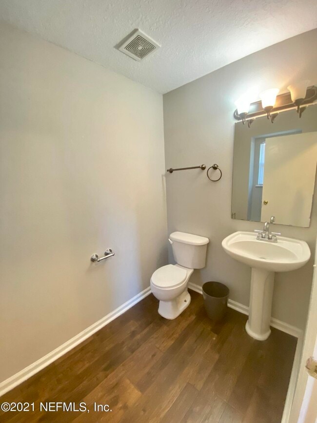 Building Photo - 7147 Newman Lake Ct