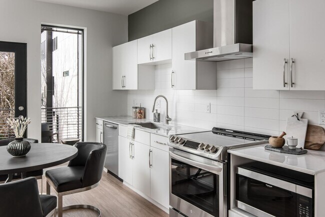 Building Photo - Stunning one bedroom unit in The Wedgewood section of town.