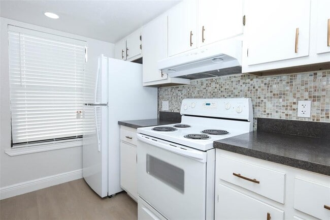 Building Photo - 4029 Henley Rd