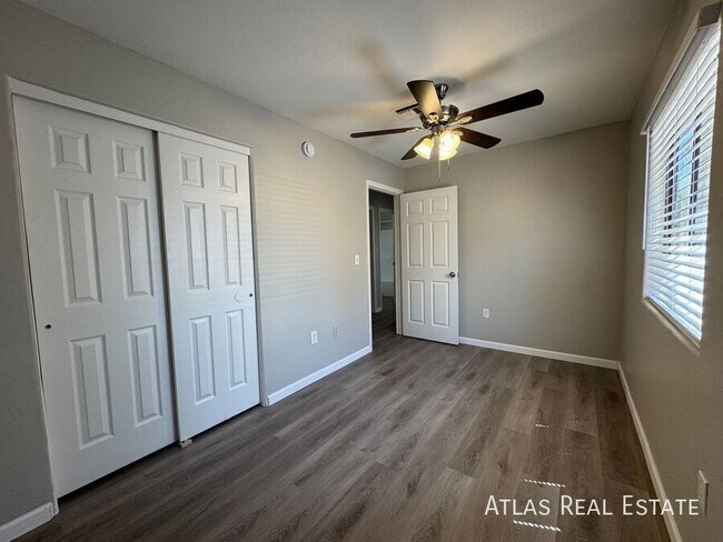 Building Photo - 506 N Iroquois Ave