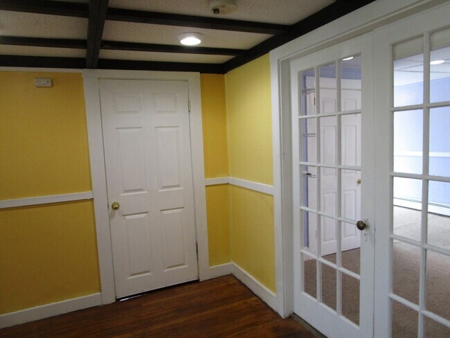 Building Photo - 216 Irving St