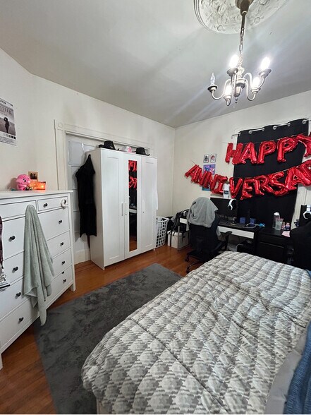 Building Photo - 17 Hillside St