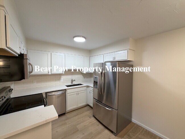 Building Photo - New Lower Price on this Great One Bedroom Condo in Lakewood!"