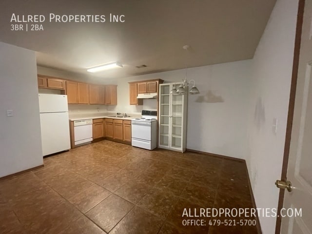 Building Photo - 317 E Asher Ct