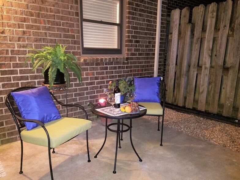 Enjoy Refreshments on Your Private Back Porch - 11531 Jade Ln SE