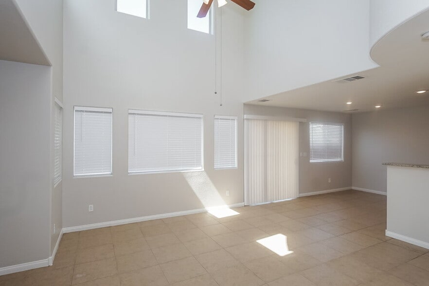 Building Photo - 1136 Lilac Charm Ave