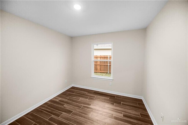 Building Photo - 30 Westcave Falls Ln