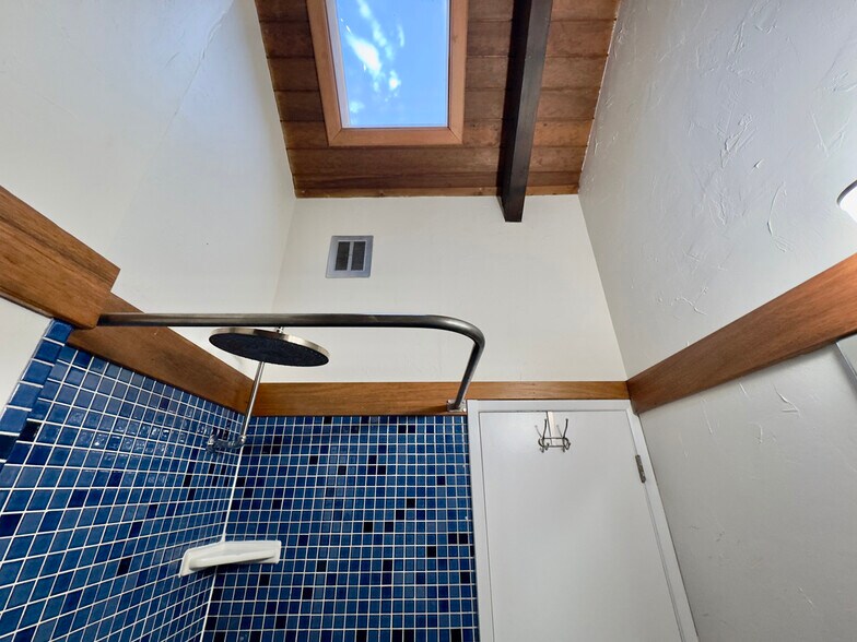 Building Photo - 6583 Valley View Rd