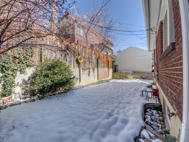 Building Photo - 483 E 8th Ave