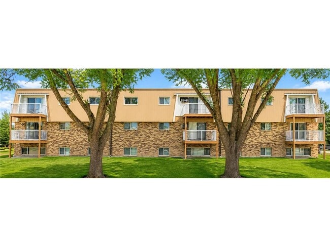 Building Photo - 901 Pearl Ave
