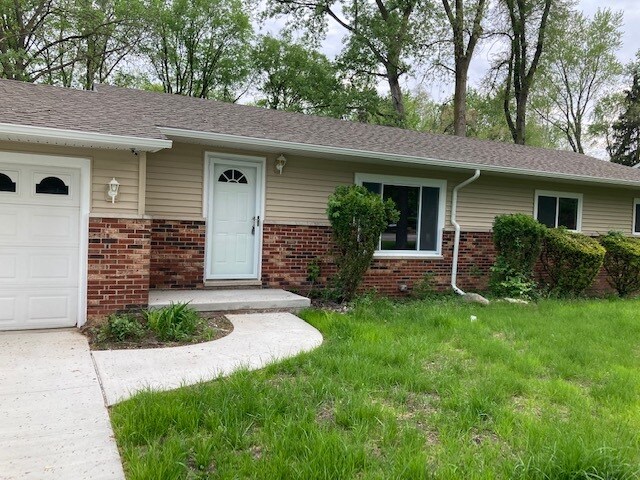 Building Photo - 25055 W 10 Mile Rd