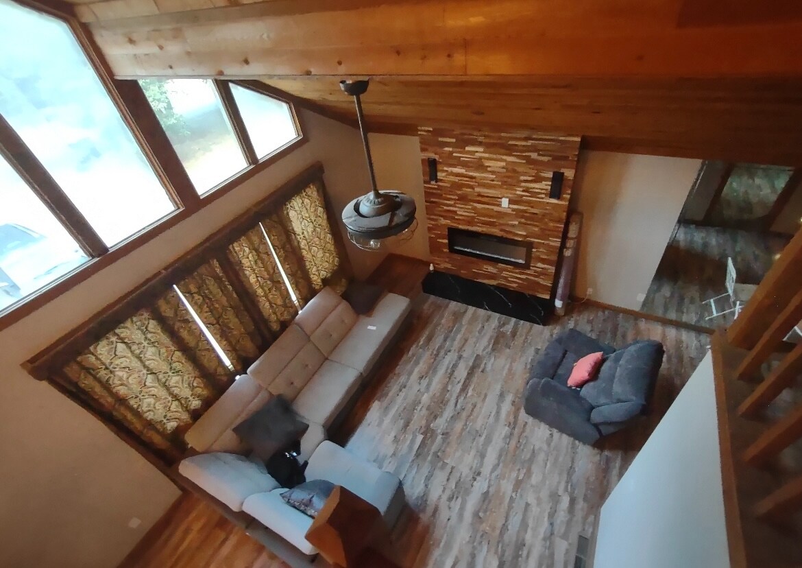 Building Photo - Room in House on New Crossing Trail E