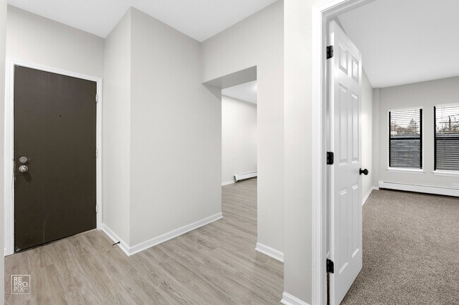 Building Photo - 7316 S Jeffery