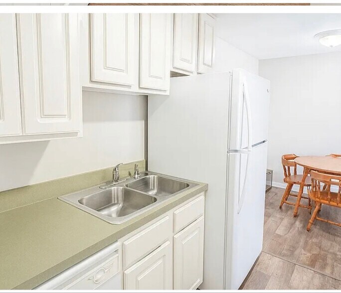 Building Photo - 1870 Tall Oaks Dr