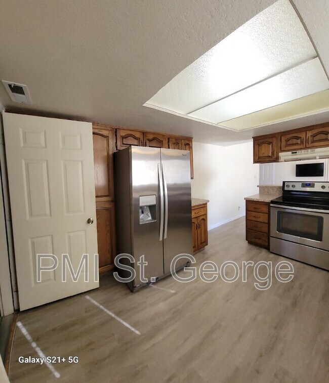 Building Photo - 776 E Fort Pierce Dr