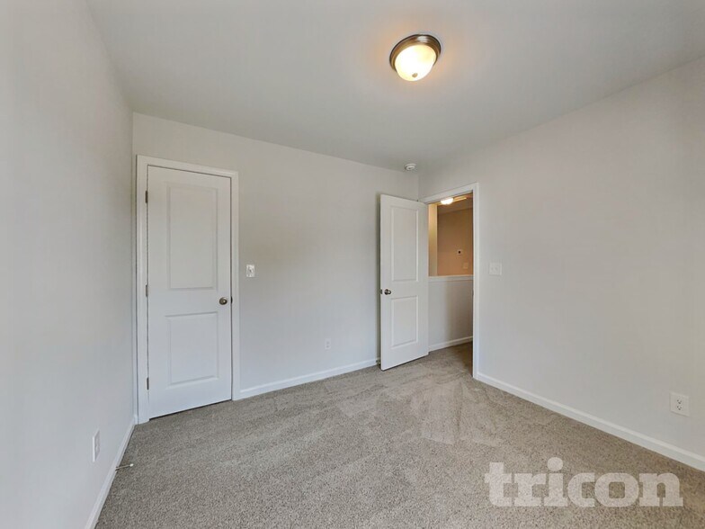 Building Photo - 258 Sturgeon St