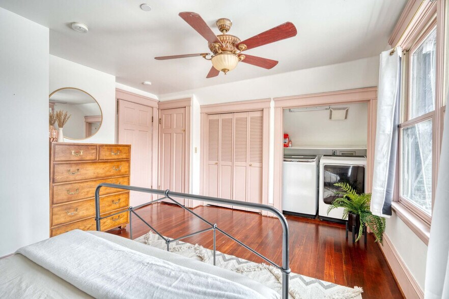 Building Photo - 2104 NW Everett St