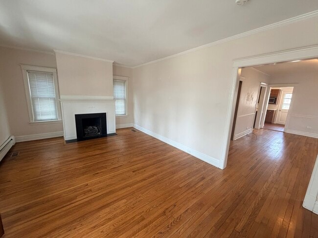 Building Photo - 1018 Oakwood Ave