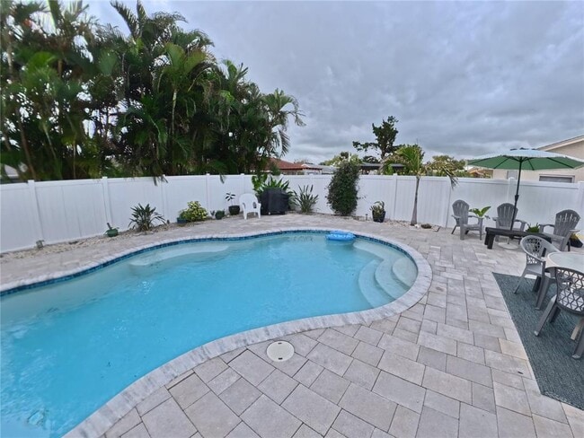 Building Photo - 6107 9th Ave W