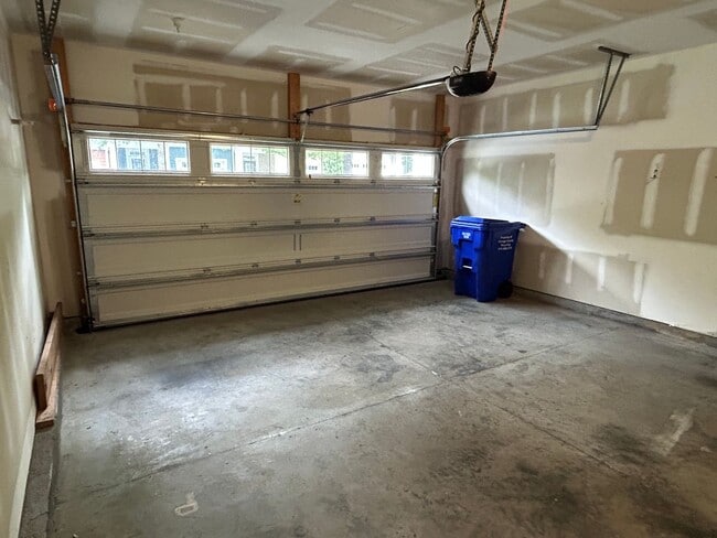 Building Photo - End Unit 3 Bed | 2.5 Bath Townhouse in Cha...