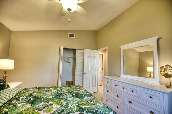 Building Photo - 831 Harrington Lake Ln