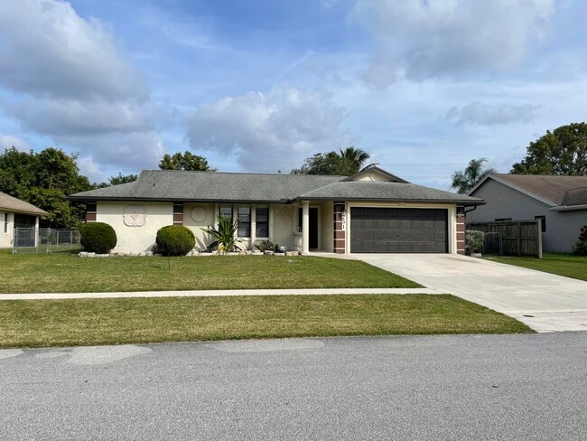 Primary Photo - 251 Las Palmas St