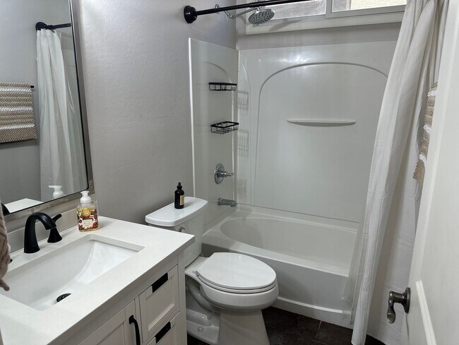 Building Photo - Charming Gilbert Home in Prime Location!