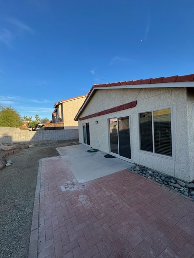 Building Photo - Northwest- 3 bedroom/ 2 bathroom single fa...